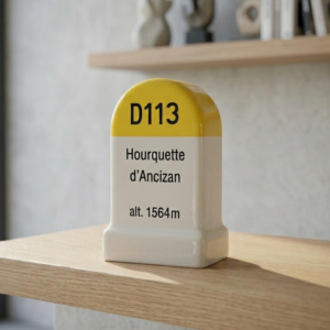 Borne kilométrique miniature souvenir de la Hourquette d'Ancizan décoration