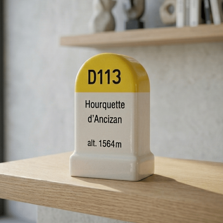 Borne kilométrique miniature souvenir de la Hourquette d'Ancizan décoration